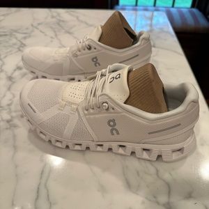 On Cloud 5 Sneaker size EU 40.5/ UK 7 / US M 7.5